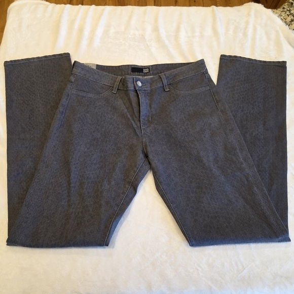 ‼️3/$30‼️ David Kahn Nikki Straight Leg Grey Python Jeans Sz 31 Snake Print New - Picture 1 of 16